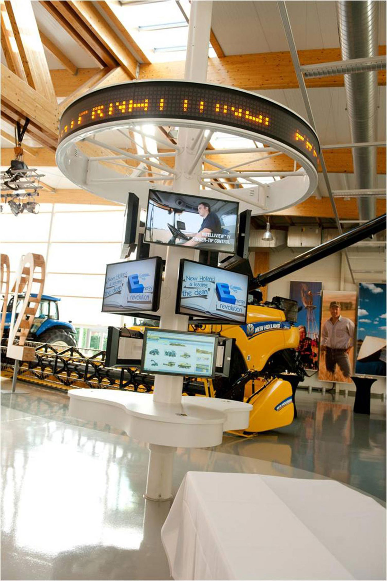 Customer Center New Holland 002 CARMADESIGN Customer Center New Holland 002 CARMADESIGN